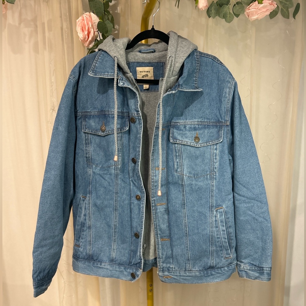 Victory Outfitters Denim Jacket Hoodie Layered Look NWT Size L Blue Trucker